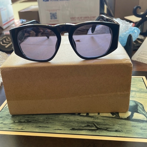Stunning Chanel Sunglasses 🕶️ - Picture 7 of 9
